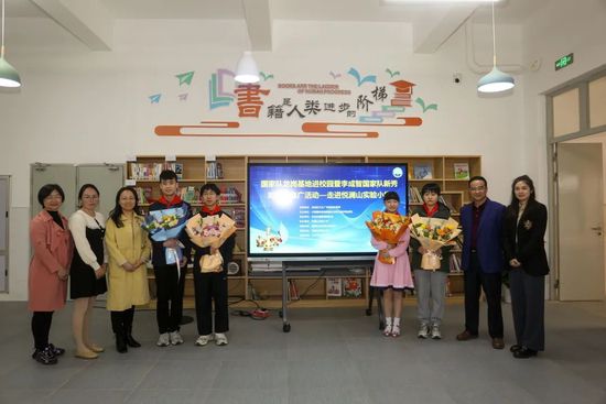 扒开腿狂躁老师爽出白浆视频